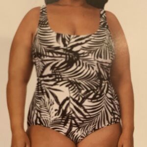 New Ocean Pacific Ladies' Swimsuit 4-Way Stretch Fully Lined. Size XL, M